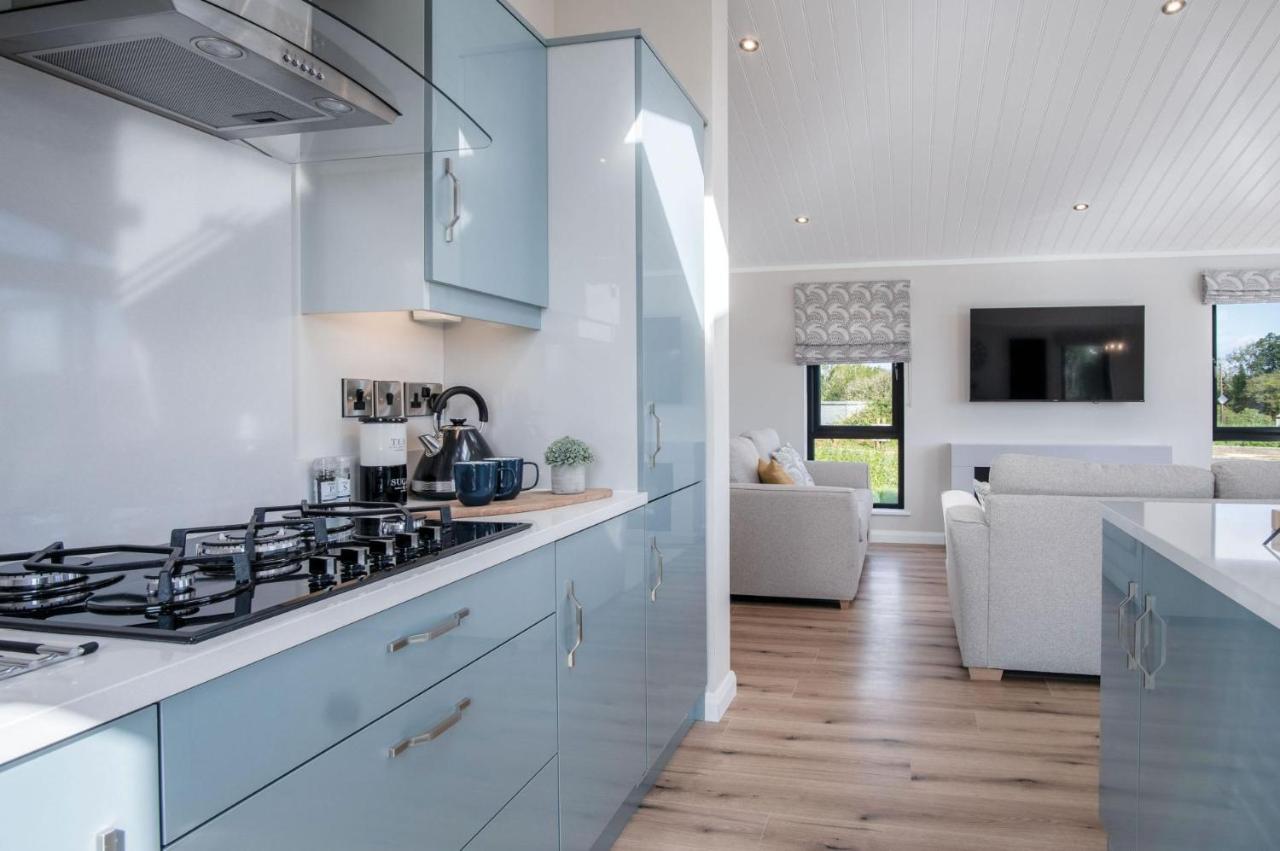Swanlake Lodge - 3 Bedroom Holiday Home - Penally エクステリア 写真