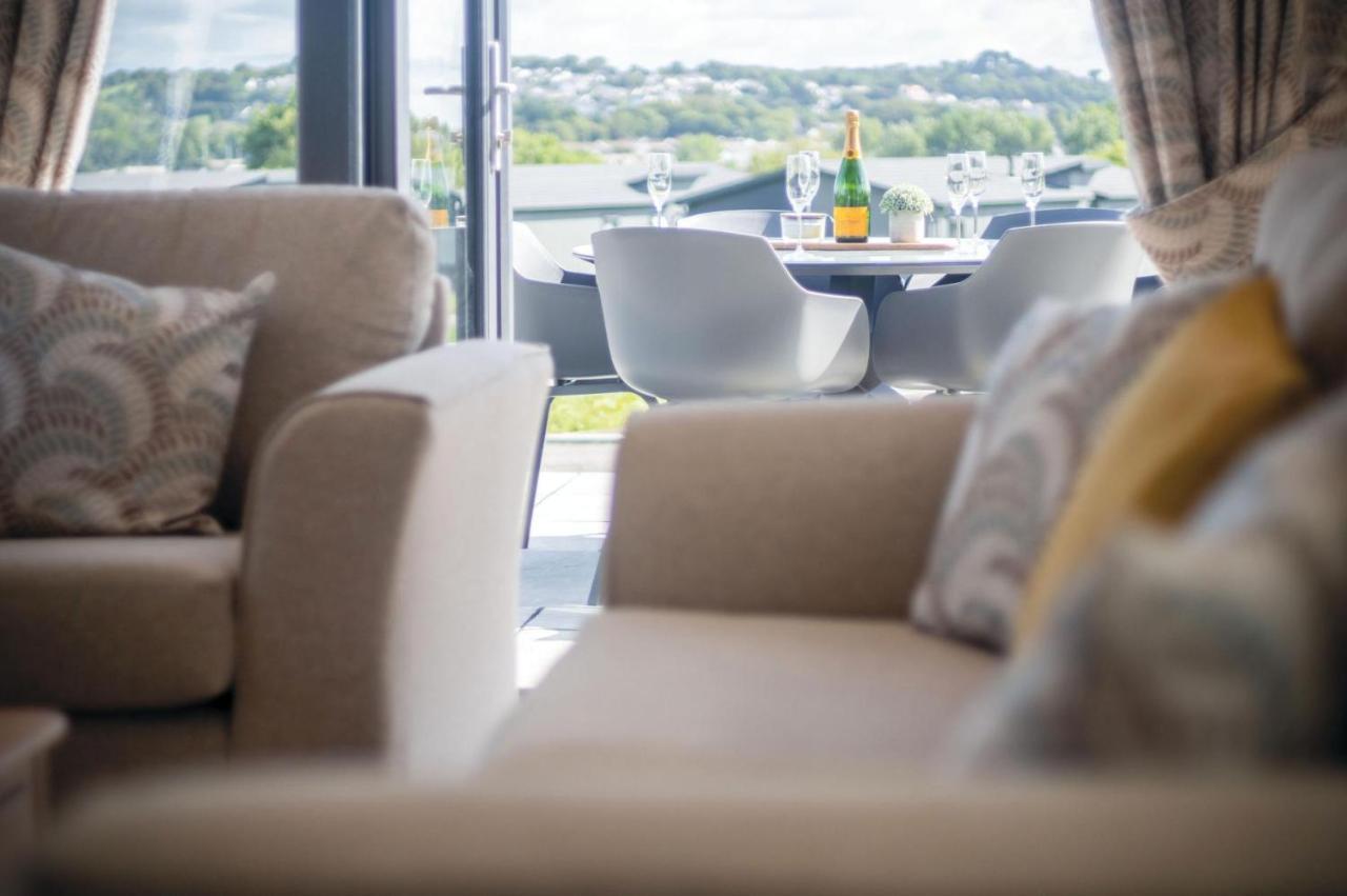 Swanlake Lodge - 3 Bedroom Holiday Home - Penally エクステリア 写真