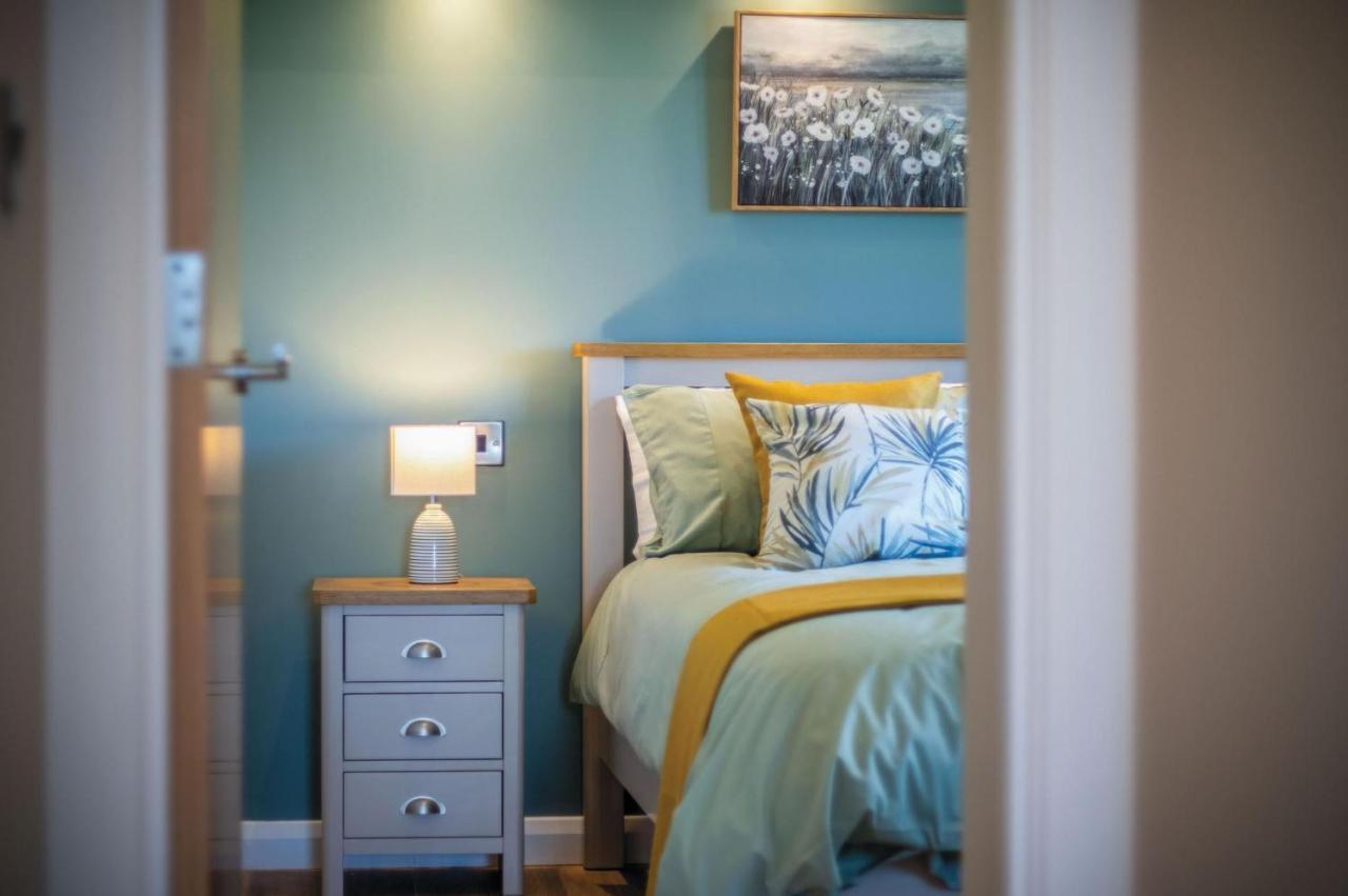 Swanlake Lodge - 3 Bedroom Holiday Home - Penally エクステリア 写真