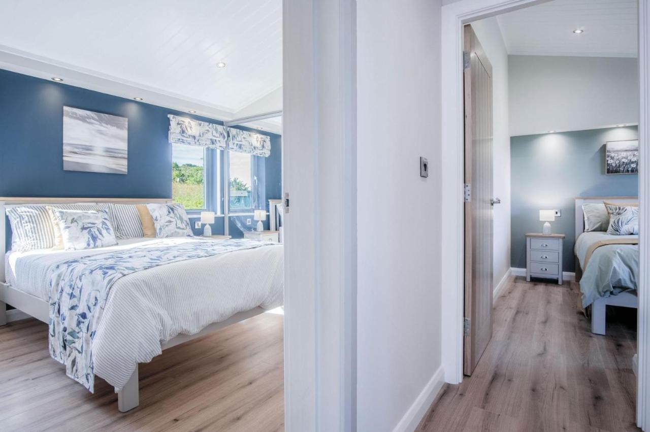 Swanlake Lodge - 3 Bedroom Holiday Home - Penally エクステリア 写真