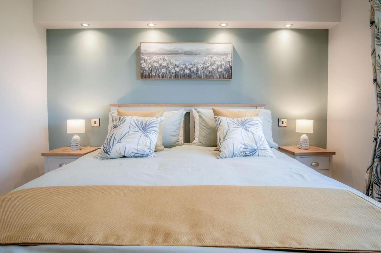 Swanlake Lodge - 3 Bedroom Holiday Home - Penally エクステリア 写真