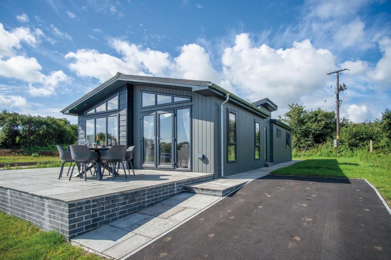 Swanlake Lodge - 3 Bedroom Holiday Home - Penally エクステリア 写真