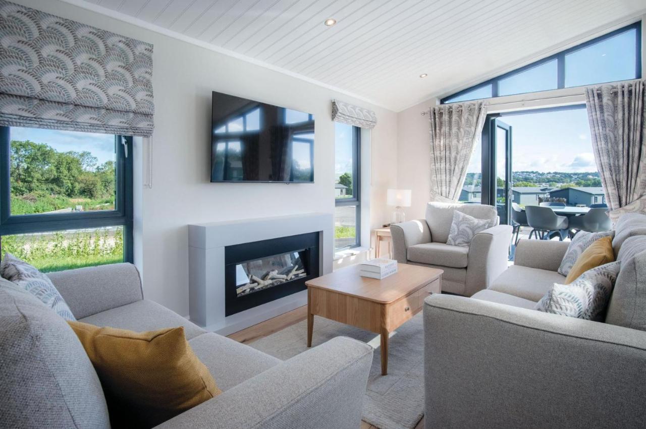 Swanlake Lodge - 3 Bedroom Holiday Home - Penally エクステリア 写真