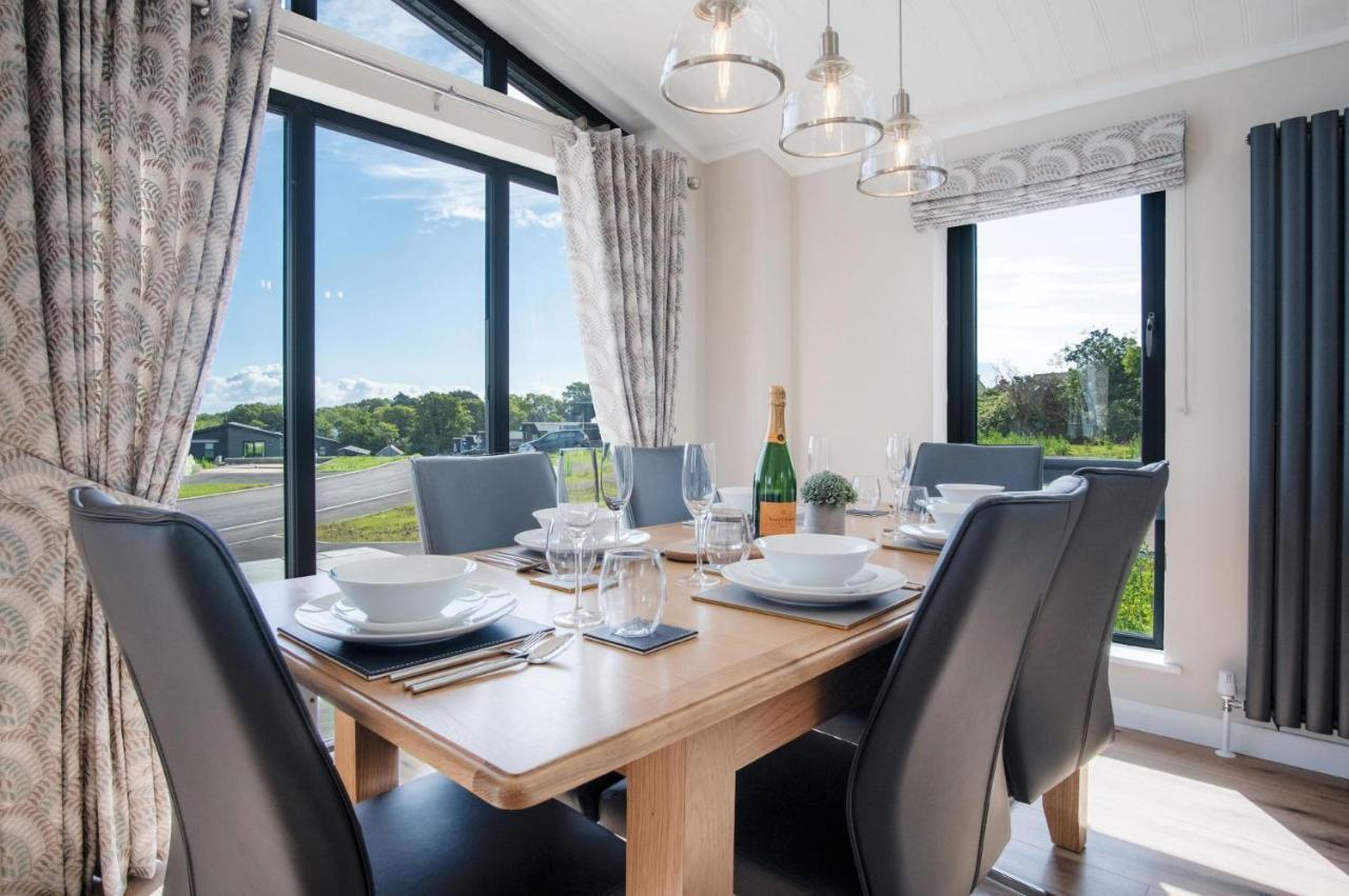 Swanlake Lodge - 3 Bedroom Holiday Home - Penally エクステリア 写真