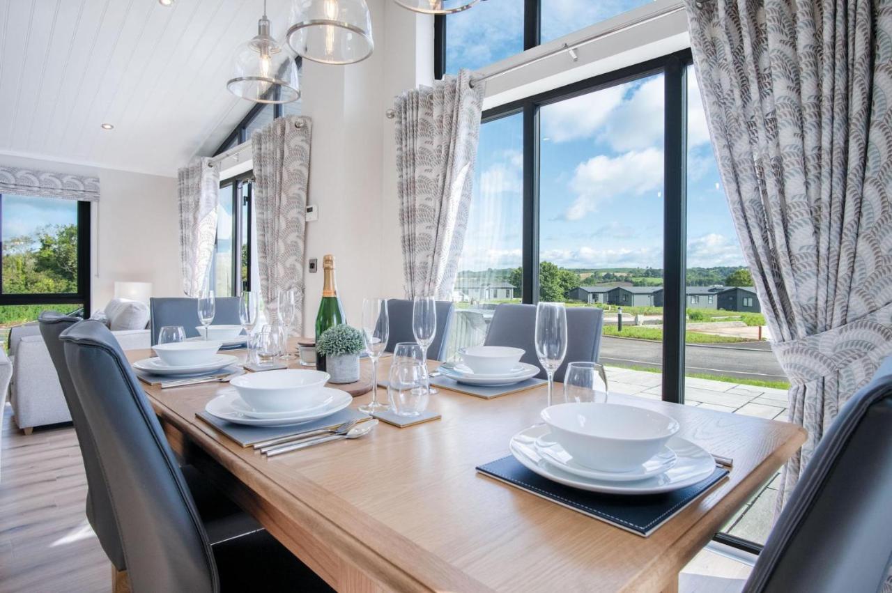 Swanlake Lodge - 3 Bedroom Holiday Home - Penally エクステリア 写真