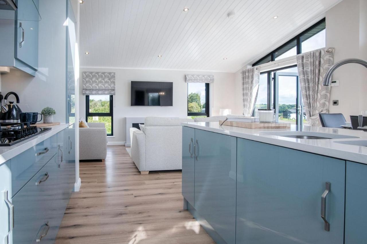 Swanlake Lodge - 3 Bedroom Holiday Home - Penally エクステリア 写真