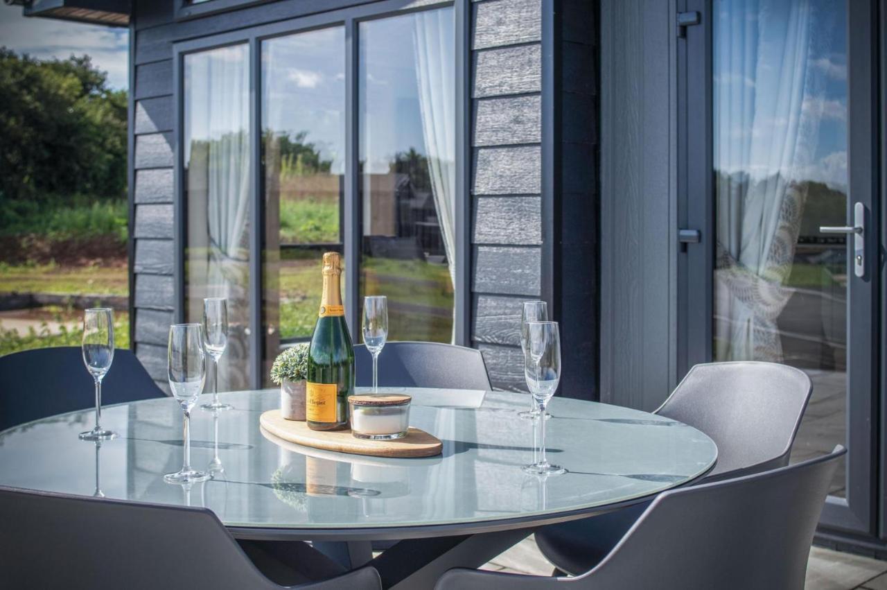 Swanlake Lodge - 3 Bedroom Holiday Home - Penally エクステリア 写真