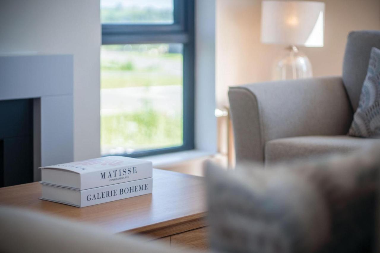Swanlake Lodge - 3 Bedroom Holiday Home - Penally エクステリア 写真