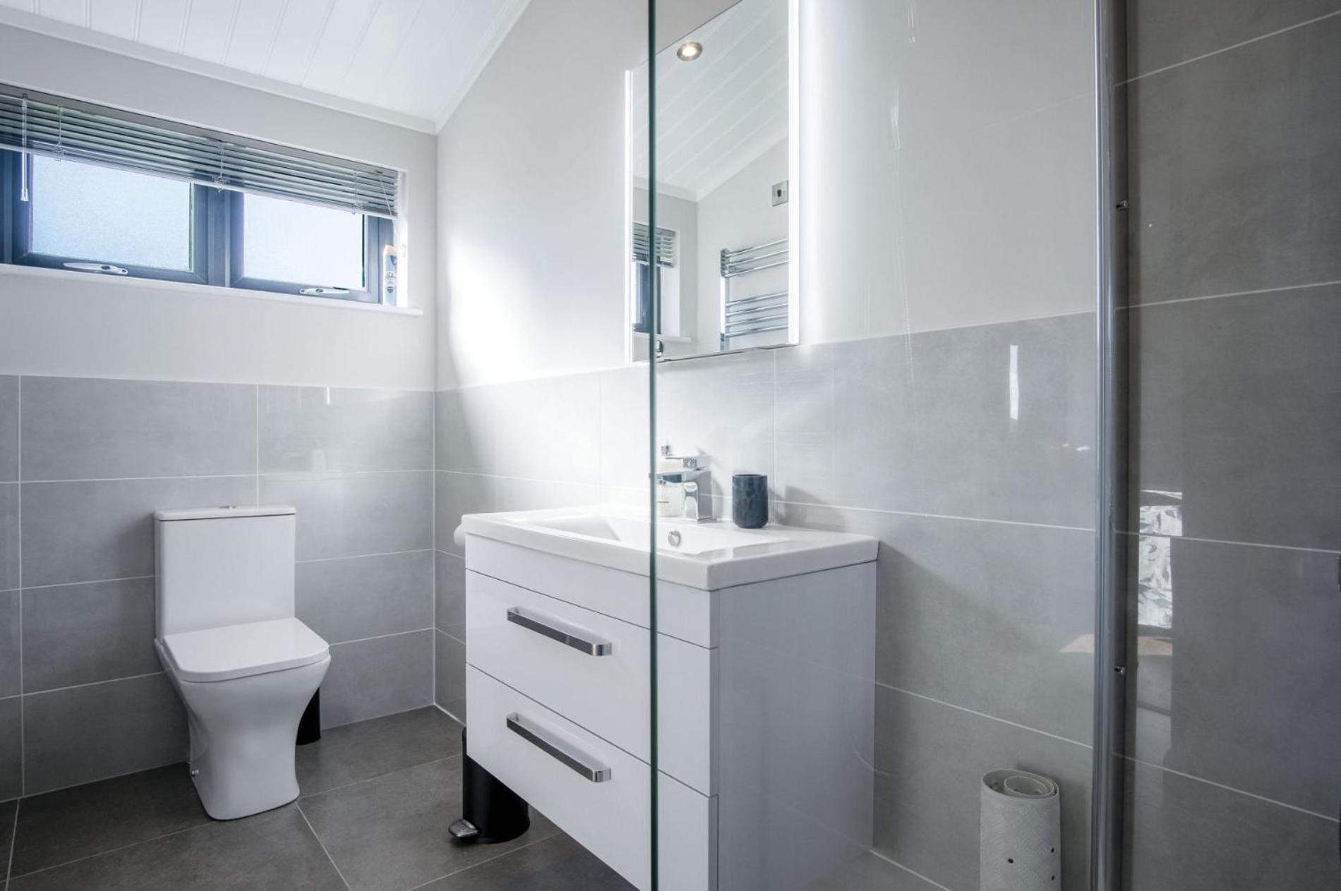 Swanlake Lodge - 3 Bedroom Holiday Home - Penally エクステリア 写真